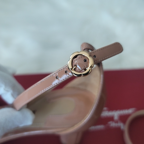 NEW Salvatore Ferragamo Tursi Heels Sz 6 - Picture 13 of 16